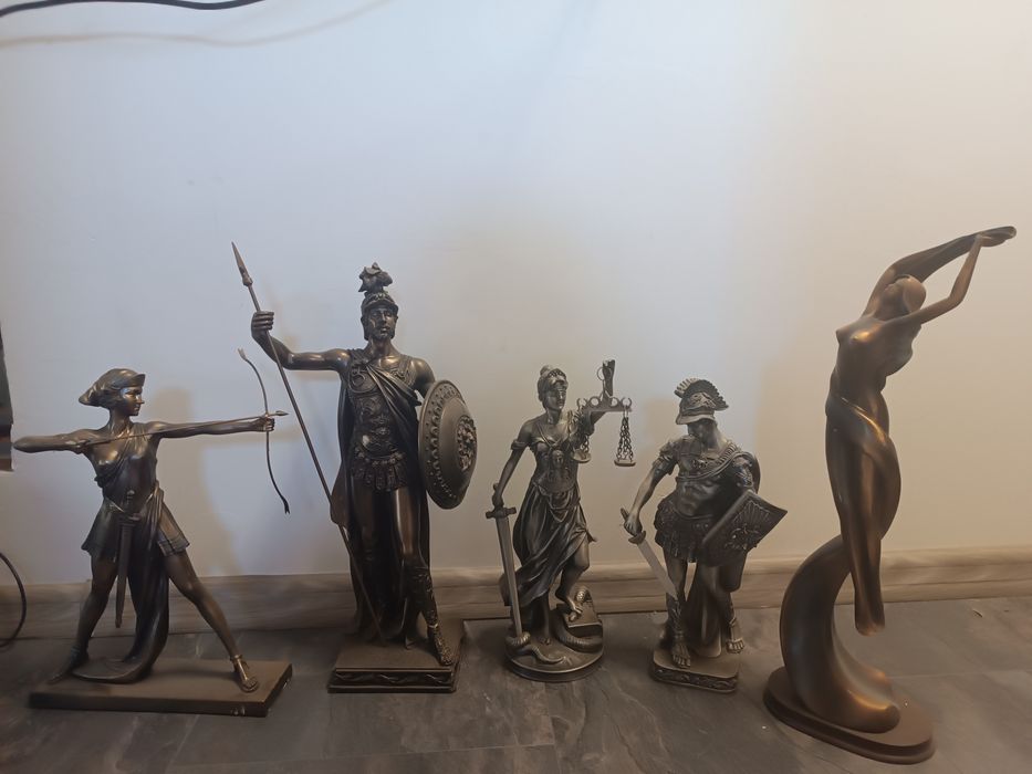 Метални статуетки