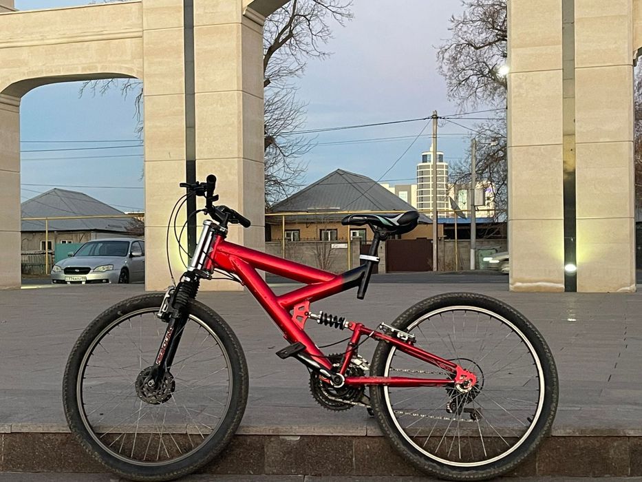 Продам двух подвес красный