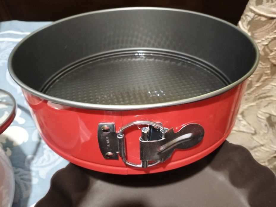 Новая посуда: кастрюля, черпак