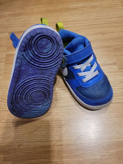 Adidasi Nike mărime 23.5