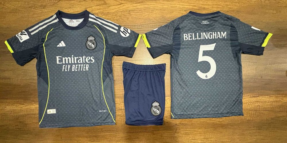 Футболни тениски