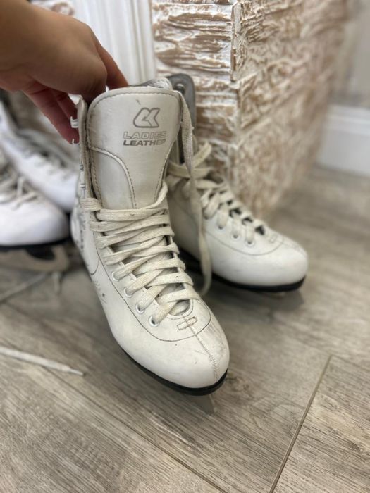 Продам коньки на девочку, размер 32