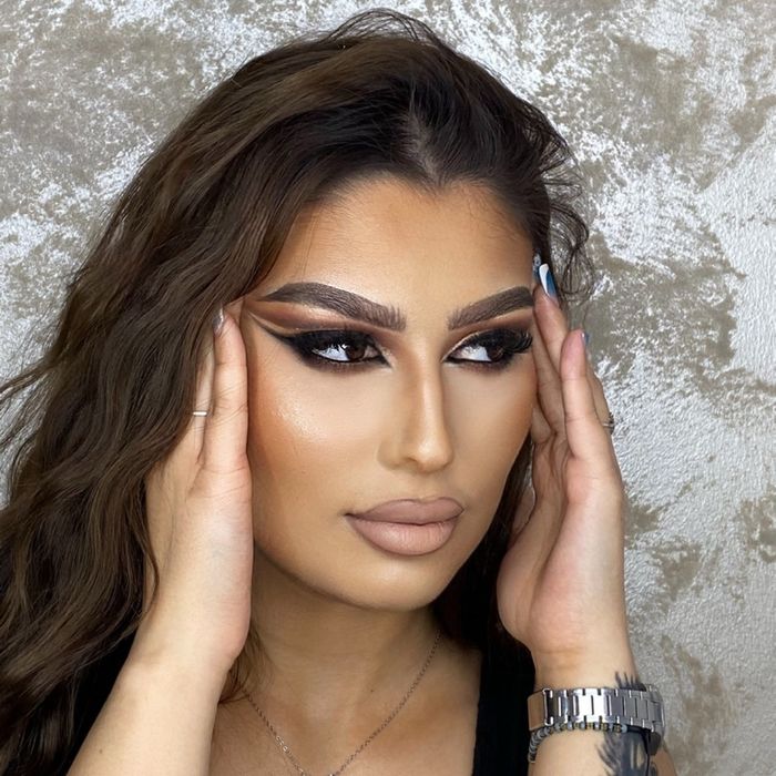 Machiaj profesional, rezistent și elegant – Alexandria 150 lei