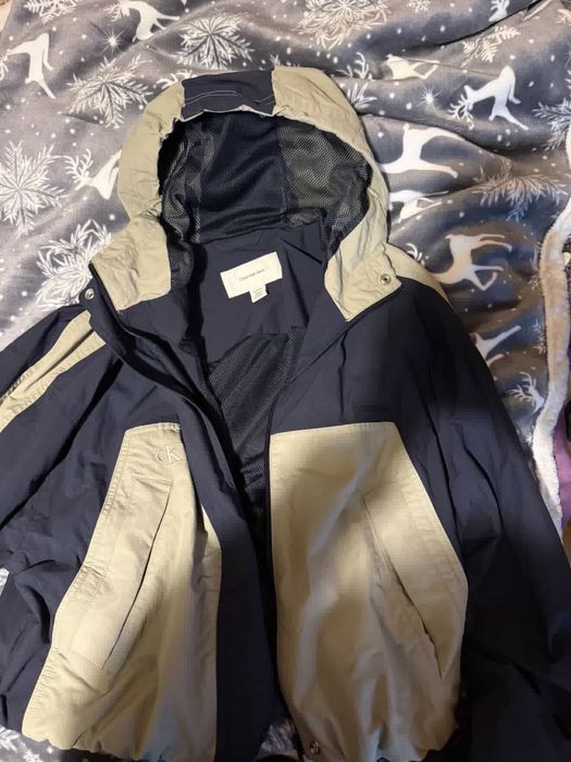 Calvin Klein, цвят- сиво-бежово и нейви синьо