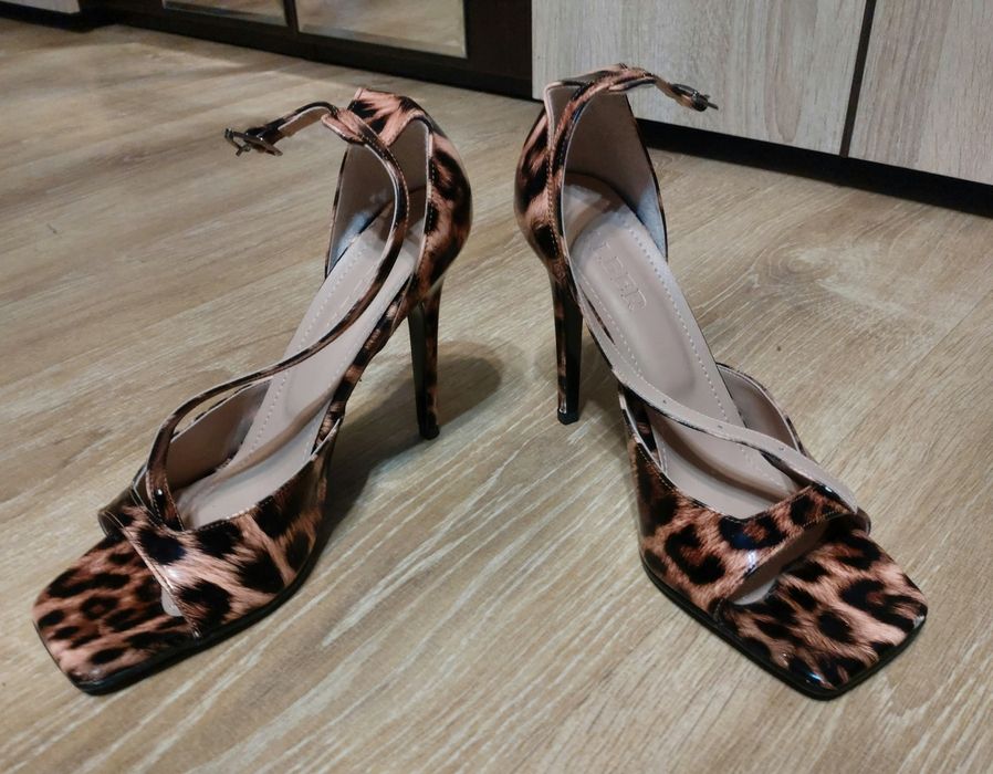 Продаётся женская обувь