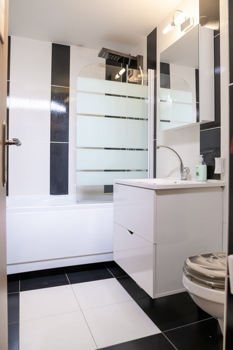 Apartament Spatios 3 Camere de Închiriat    Loc de Parcare INCLUS