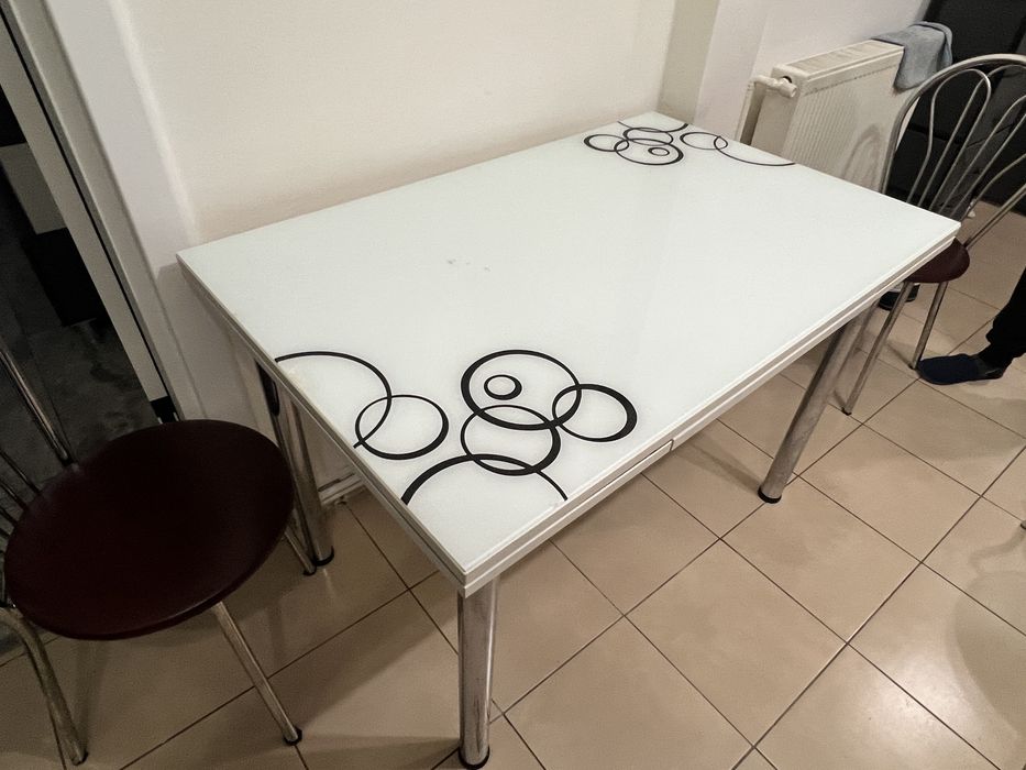 Masa extensibila Camilli Bubble Studio folosita in stare buna