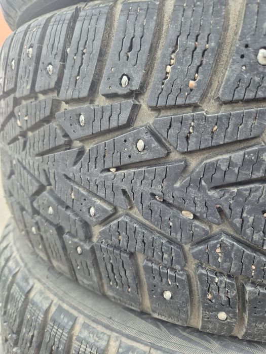 Продам комплект  шин