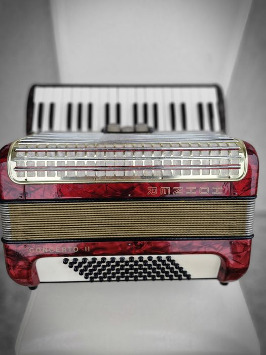 Acordeon Hohner  concerto 2 cu 72 basi
