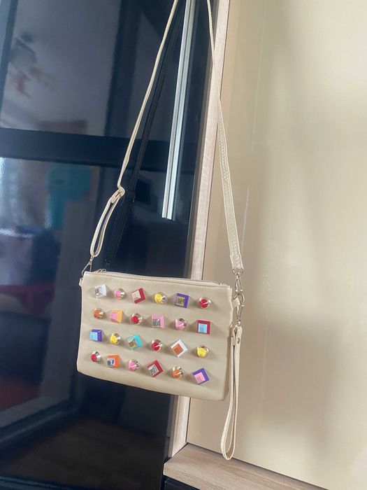 geanta de umar accesorizata bej femei