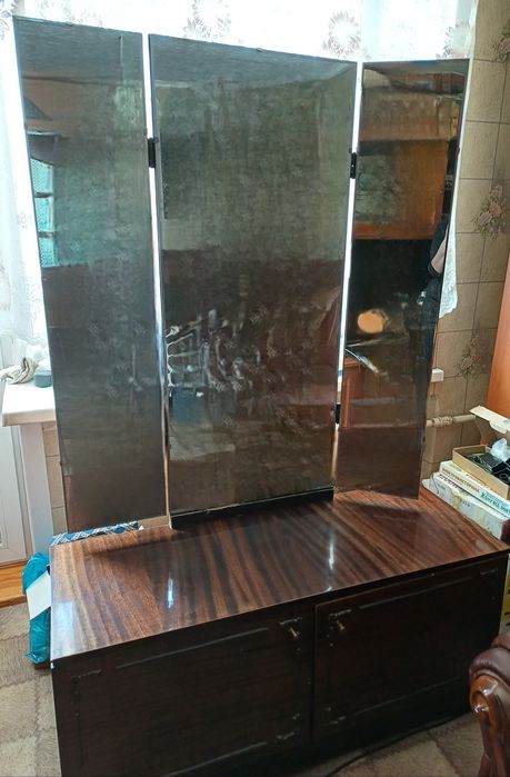 Продам трельяж ..