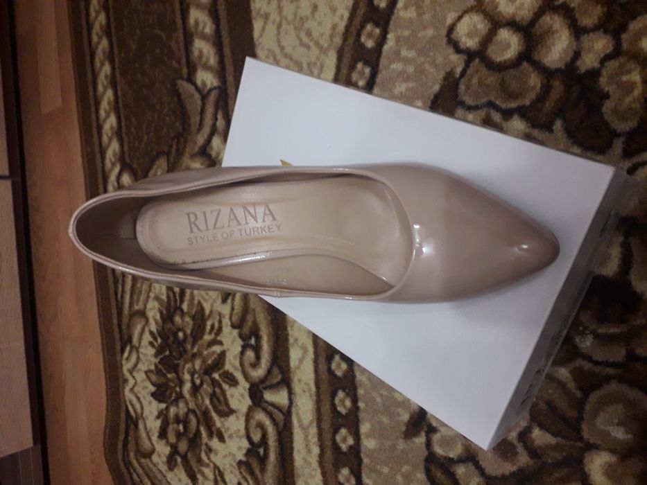 Продам туфли лак