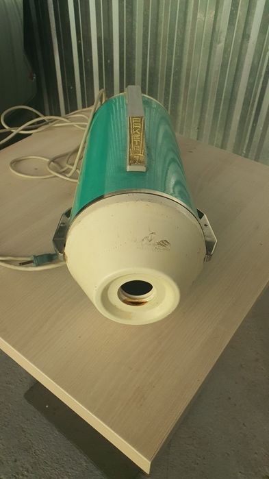 Продам Классный Модный и главное рабочий Пылесос Ракета. СССР.