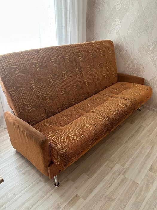 Диван польский в хорошем состоянии