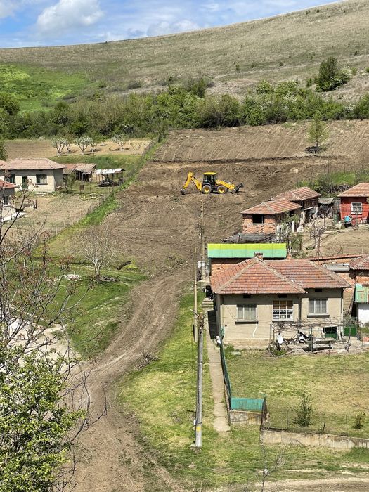 Празно дворно място