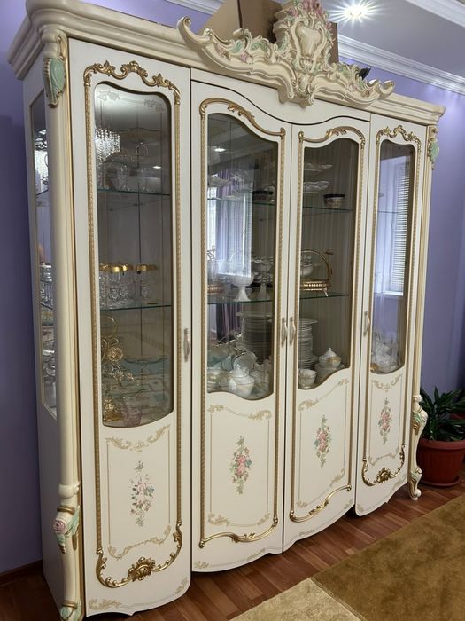 Продам сервант для гостиной