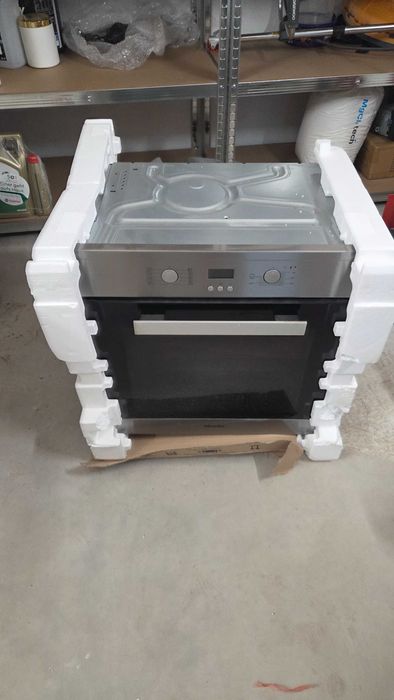 Фурна за вграждане Miele H 2461 B, инокс, с тави и решетка