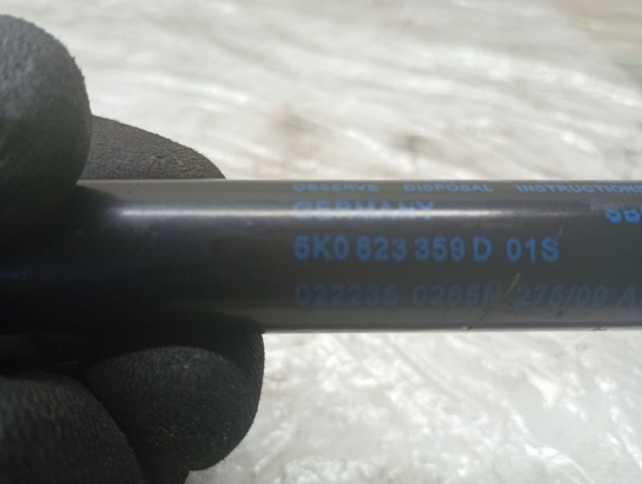 Amortizor capota 5k0823359d Volkswagen Golf 6 (2008 - 2015)