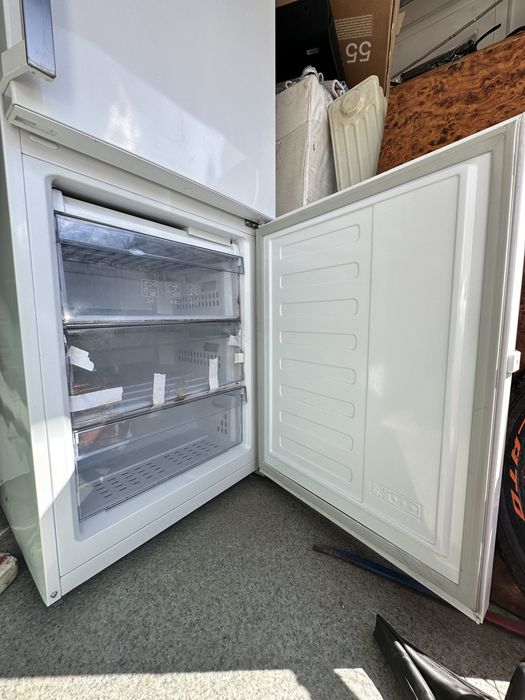 Холодильник Beko RCSK379M21W