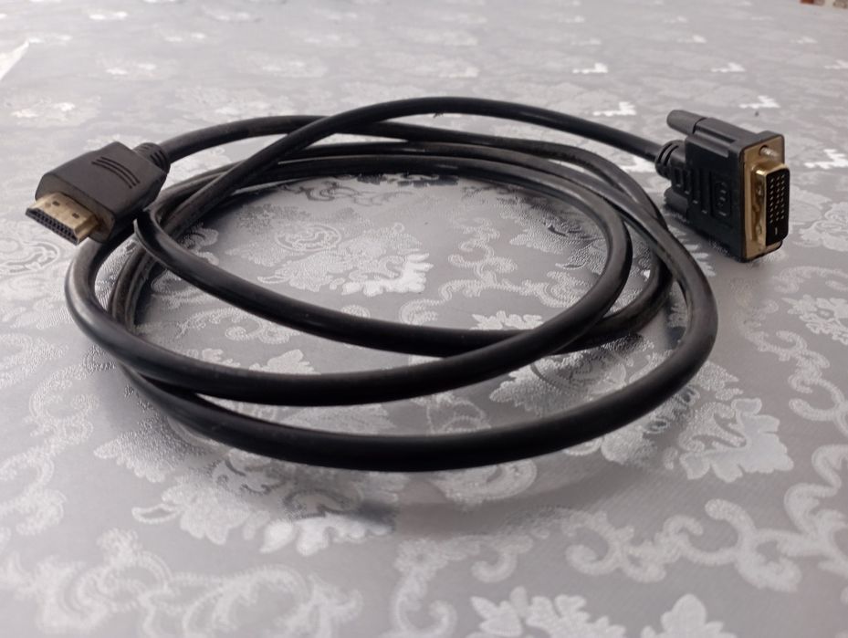 Кабель DisplayPort.