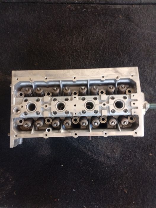 Глава за Vw touran 2013г 150кс ecofuel  и други части за двигателя