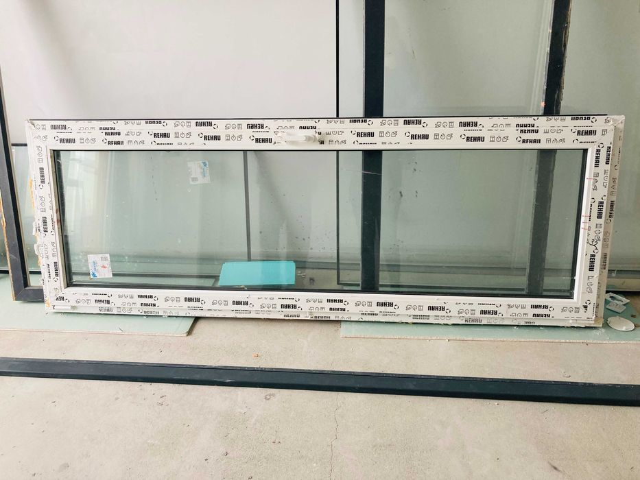 Продавам нова PVC врата и прозорец REHAU – демонтирани