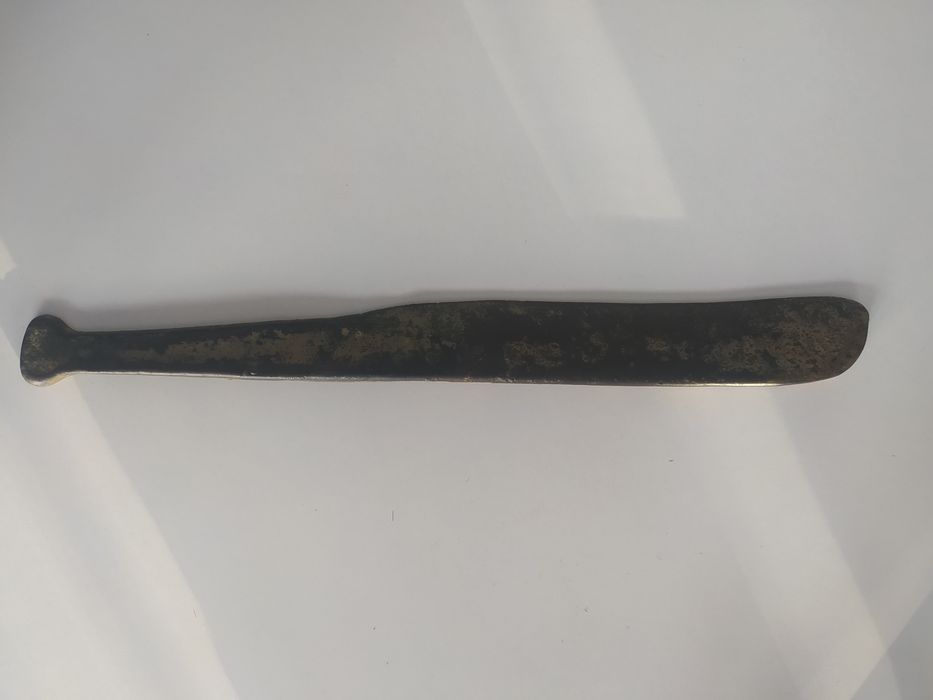 Антиквар тангалар ва пичок жуда кадимги