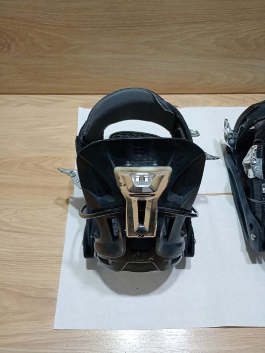 Vând legături snowboard mărime L