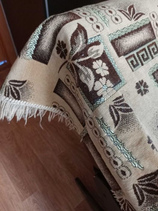 Продам  дивандеки с белой бахрамой