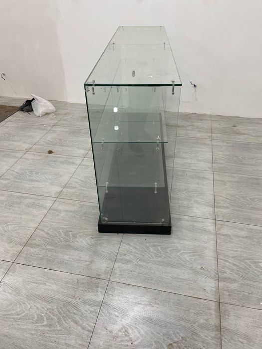 Ойнали витрина магазин учун