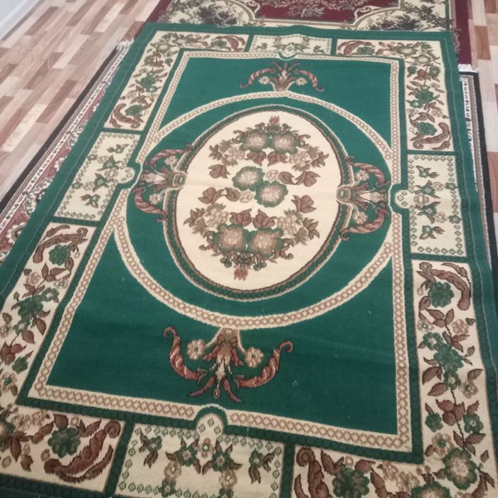 Ковёр, кілем сатылады.