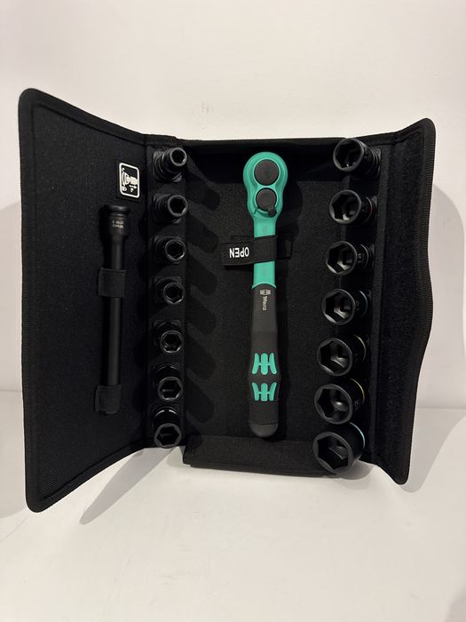 Setul de șurubelnițe izolate Wera Kraftform Kompakt VDE 17 Universal 1 + Set de chei tubulare cu clichet Wera 8100 SB 12 Zyklop Comfort