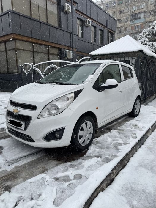 Spark 2011yil rangi oq