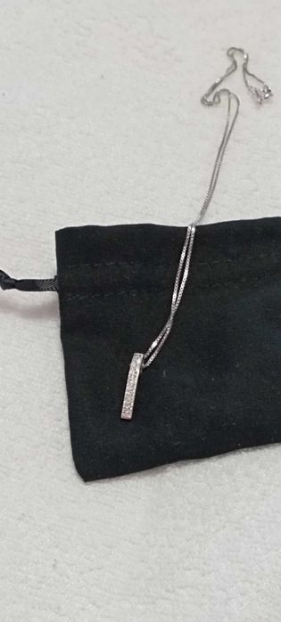 Сребърно колие с нестандартна висулка с камъчета, 28 лв.