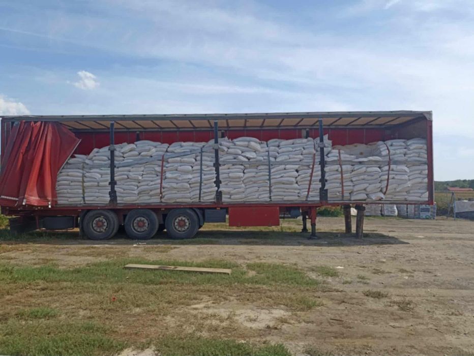 Porumb  1,2lei/kg vărsat
                 1,3lei/kg însăcuit
Saci de 2