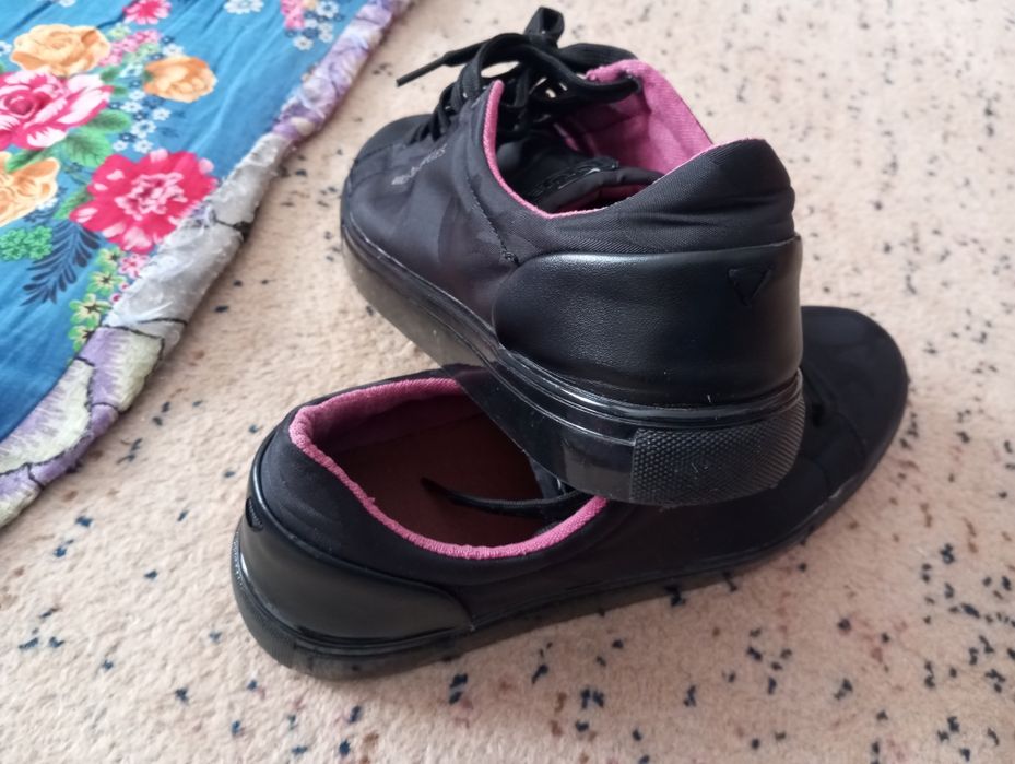 Кроссовки GUESS оригинал