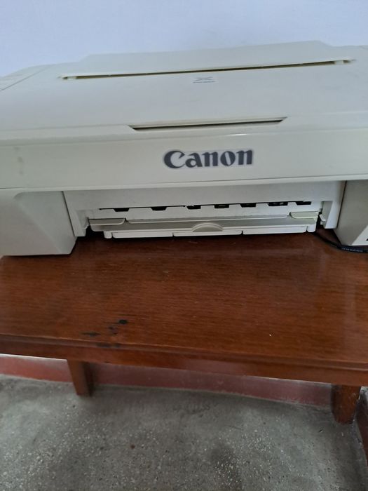Vând imprimanta Canon.