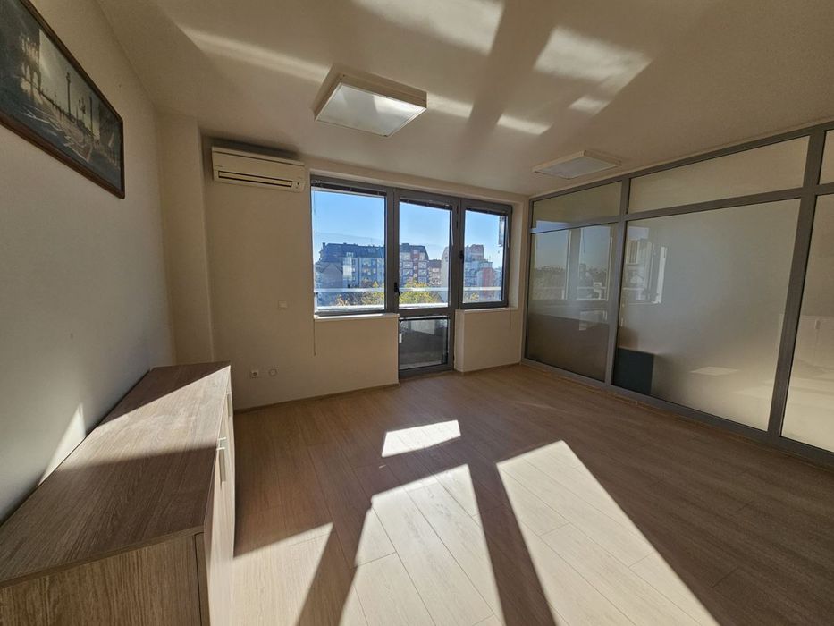 Дава се под наем Офис в София, Банишора - 149 кв.м за 1300 € - Снимка #8