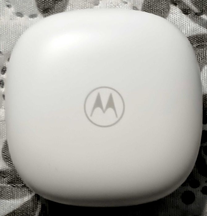 Продавам чисто нов смартфон motorola g 35 5g, с неизползвани слушалки