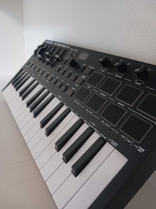 MIDI Синтезатор Oxygen pro mini 32 клавиша