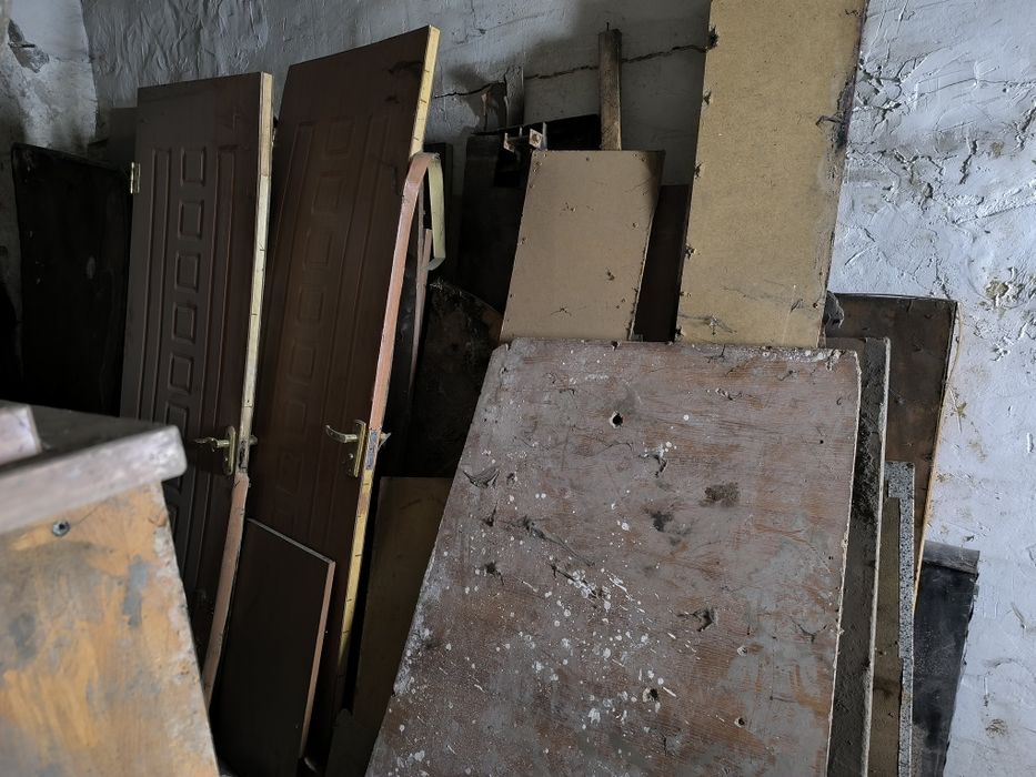 Отдам даром старую мебель,двери