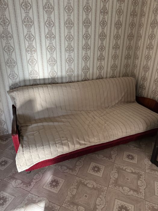Отдам диван даром