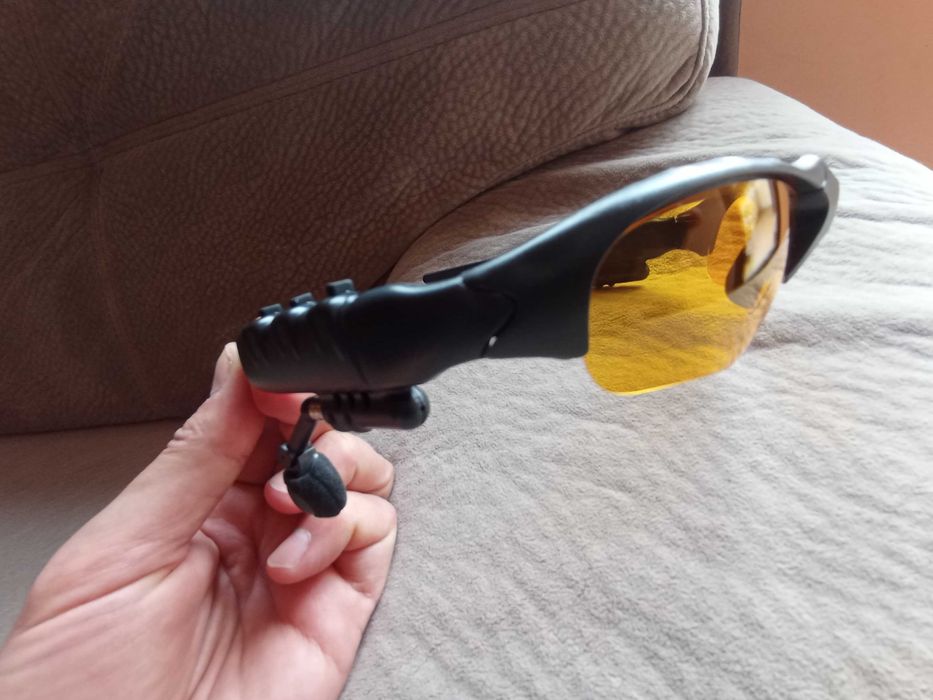 Очила за спорт и шофиране с безжични слушалки и микрофон