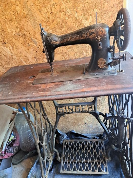 Masina de cusut SINGER