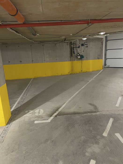 Дава се под наем Гараж / Паркомясто в Перник, Ладовица - 13 кв.м за 69.36 € - Снимка #1