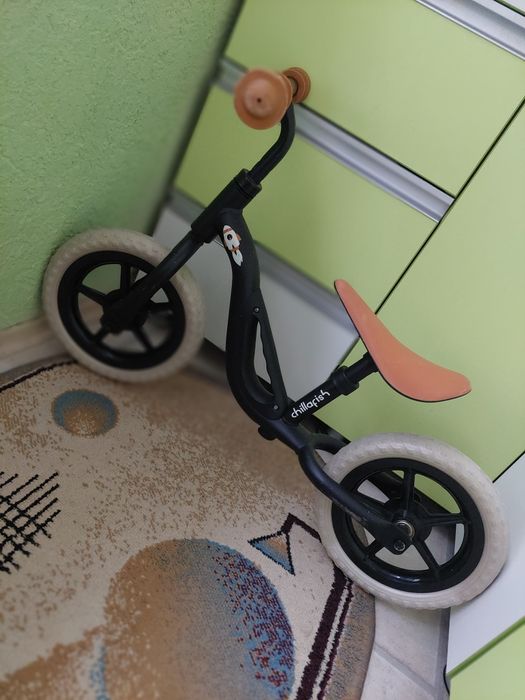 Bicicletă de echilibru Chillafish Charlie - Neagră