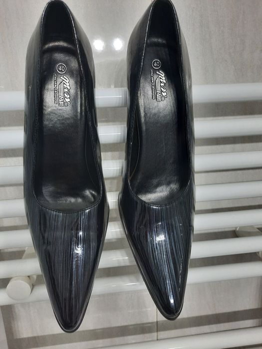 Pantofi simpli si stiletto nr 40,noi,eleganti si sandale strasuri