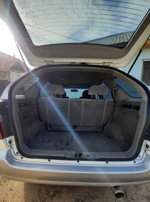 Nissan Renesa 1998 жылғы