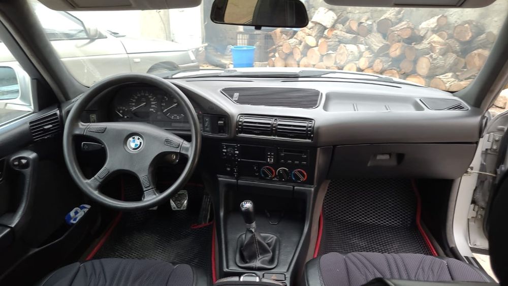 Продам машину BMW 520