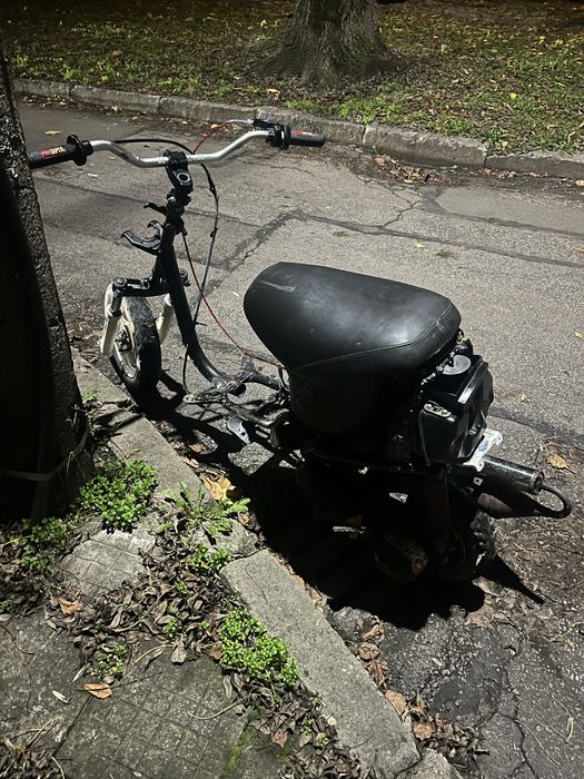 Скутера е с доста доработки